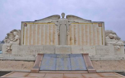 Visite du monument aux morts de Cholet par les 3B